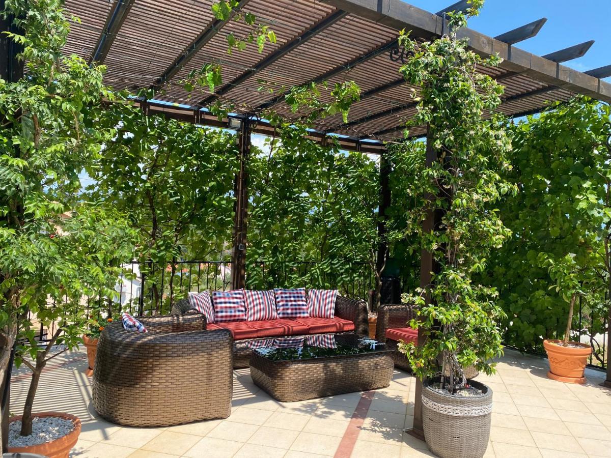 Apartments Villa Viktoria Tivat Exterior photo